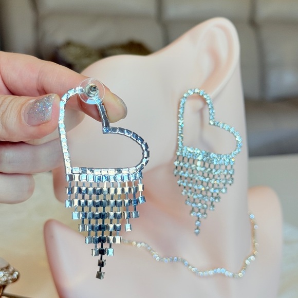 ⚜️ Chic Trendy Silver Heart Dangle Earrings - Picture 8 of 10